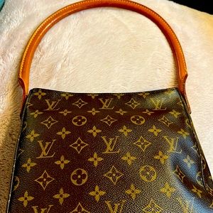 Authentic Louis Vuitton Looping MM Shoulder Canvas Bag